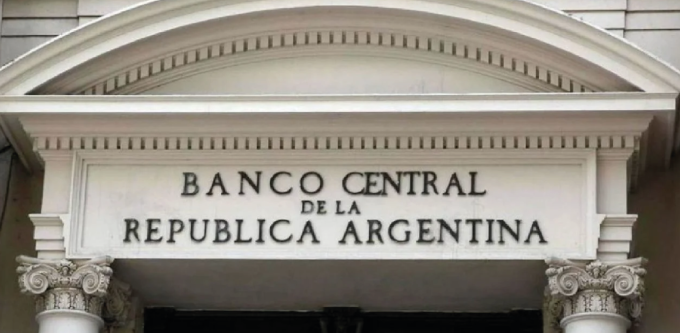 El Gobierno formaliza un nuevo acuerdo con el FMI para cancelar deuda con el Banco Central