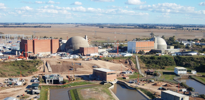 Argentina pisa el acelerador energético: del GNL al impulso nuclear, todos los engranajes en movimiento