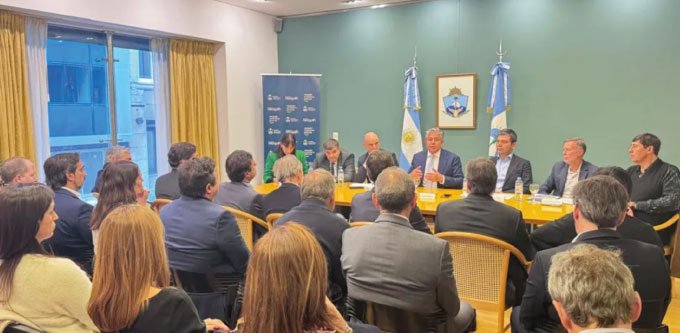Petroleras financiarán nuevas rutas con un innovador esquema de adelanto de regalías en Neuquén