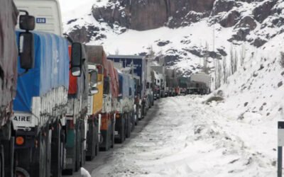 Más de 1.500 camiones quedaron varados en Neuquén y el temporal complica el tránsito hacia Chile